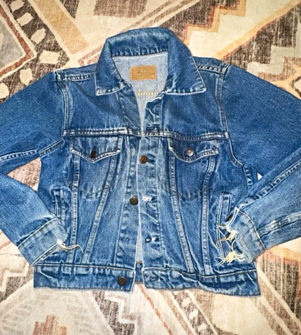 80s Plain Pockets Denim Jacket Distressed Medium Wash youth L or women’s XS
